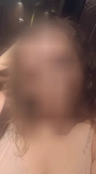Bettina, 39