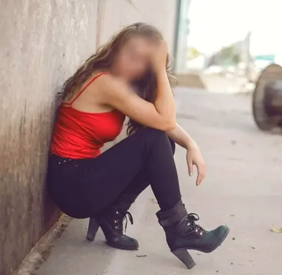 Carina, 37