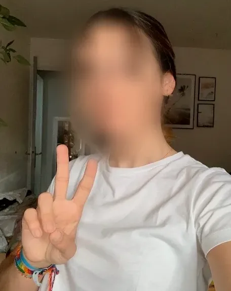 Daniela, 29
