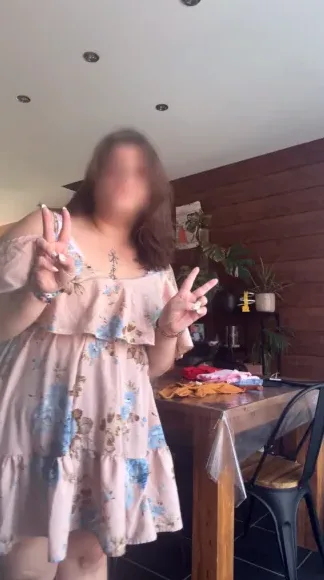 Daniela, 23