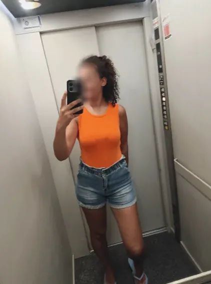 Emily, 33