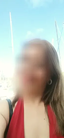 Julia, 35