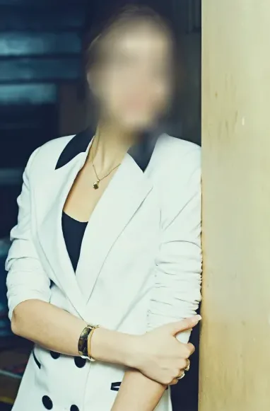 Mia, 30