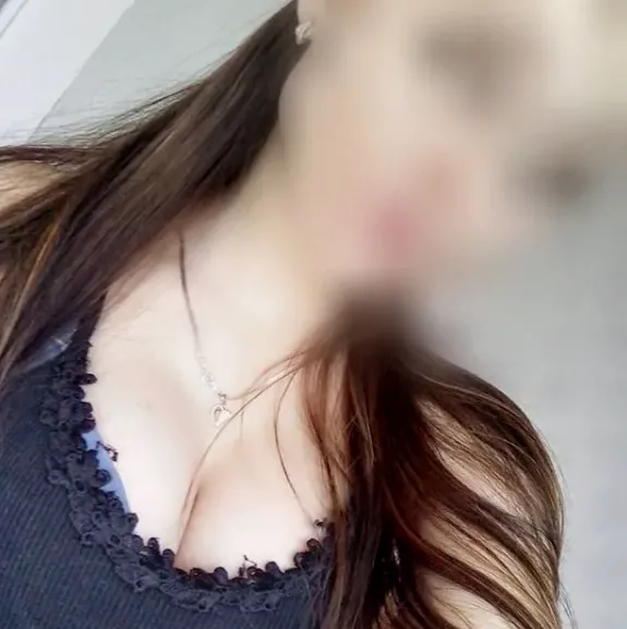 Nadine, 26