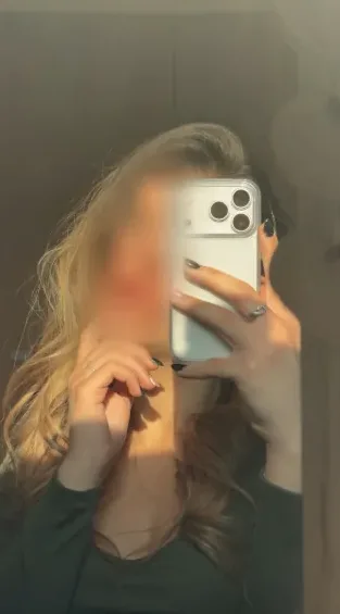 Nadine, 20