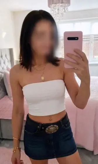 Nele, 24