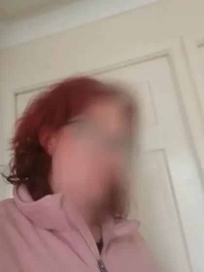 Rosa, 33