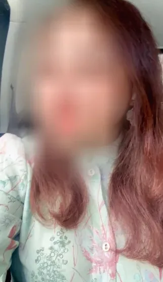 Sabrina, 32
