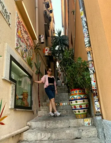 Silvia, 35