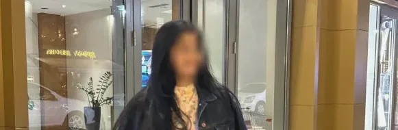 Sina, 32